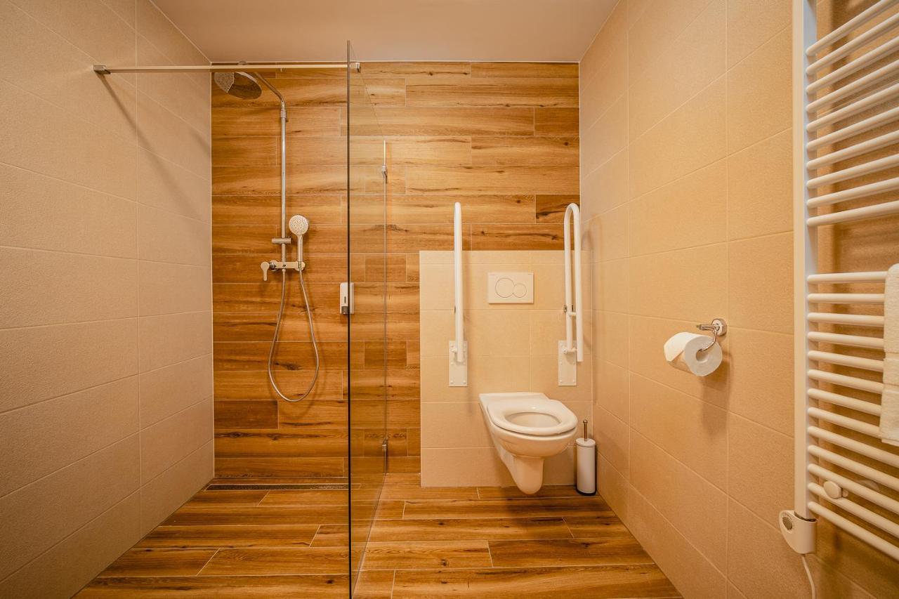 Garni Hotel Dock ブラチスラヴァ エクステリア 写真